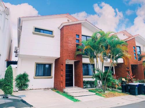 La Aurora Casa | Casa con piscina privada para familias