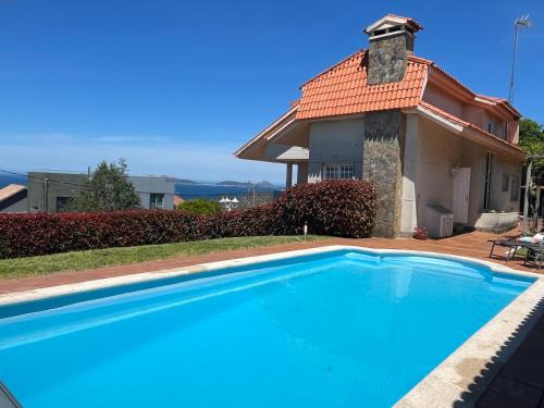 Saians Casa | Casa con piscina, vistas y cerca de las playas