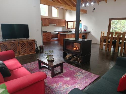 Pinto Chalet De Esquí | Casa con quincho y piscina privados