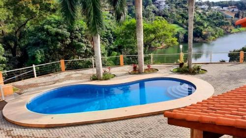 Jacarei Casa | Casa confortável com piscina e rio em Jacareí