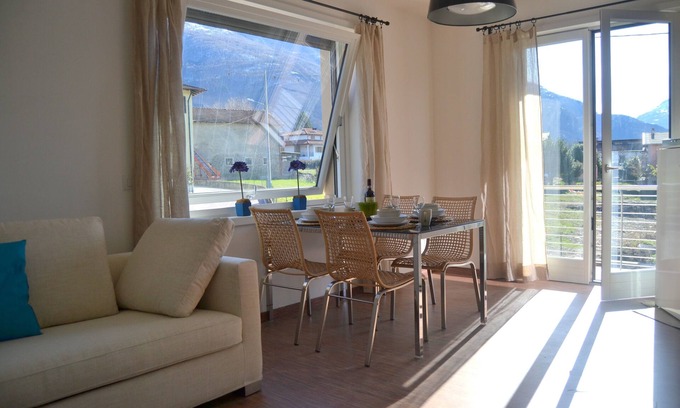 Colico Piano Apartamento | Casa Conte nueva balcón bonito apartamento con vistas al mar, a 8 minutos a pie. del centro y del lago