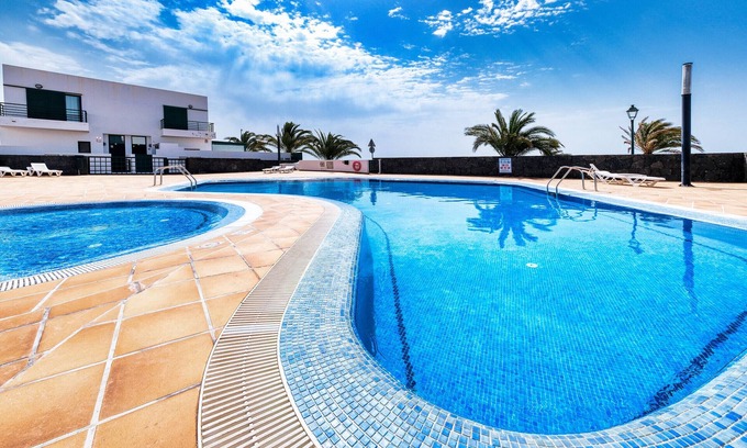 Costa Teguise Chalet De Esquí | Casa Costa Esmeralda