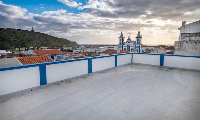 Praia da Vitoria Casa | Casa da Praia - Group Accommodation