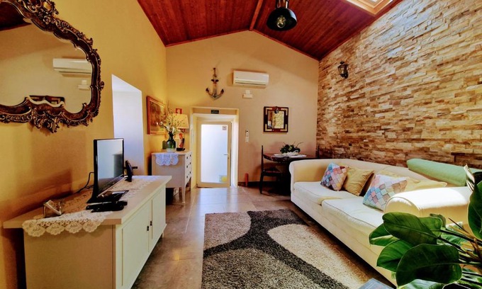 Azenhas do Mar Casa | Casa das Azenhas by Lisbon Village Apartments