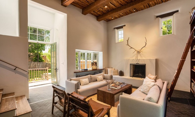 Historic Eastside Casa | Casa Dasburg - Stunning Yards, Walk to Canyon Road