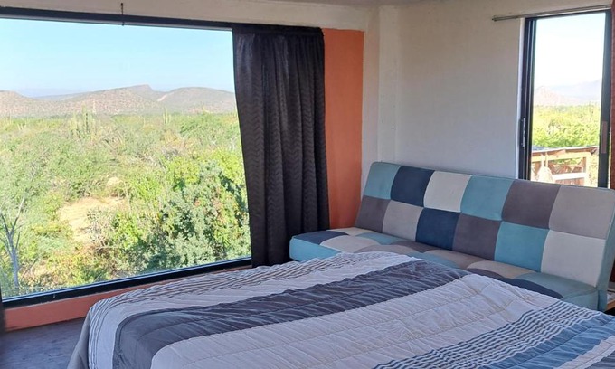 La Paz Casa | Casa de campo con vista a la Paz, rodeada de naturaleza