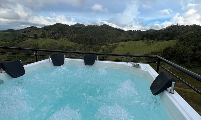 Retiro Casa | Casa de campo de lujo en el retiro, Antioquia a 45 minutos de Medellín.