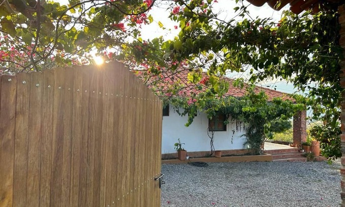 Barichara Casa | Casa de campo en Barichara a 1km del pueblo, ideal para parejas, o familias.