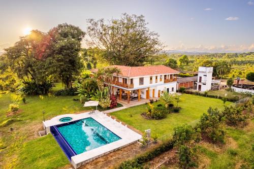 Armenia Casa | Casa de Campo en El Edén
