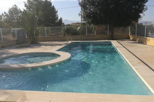 Los Valientes Casa | Casa de campo muy grande, con piscina y pistas