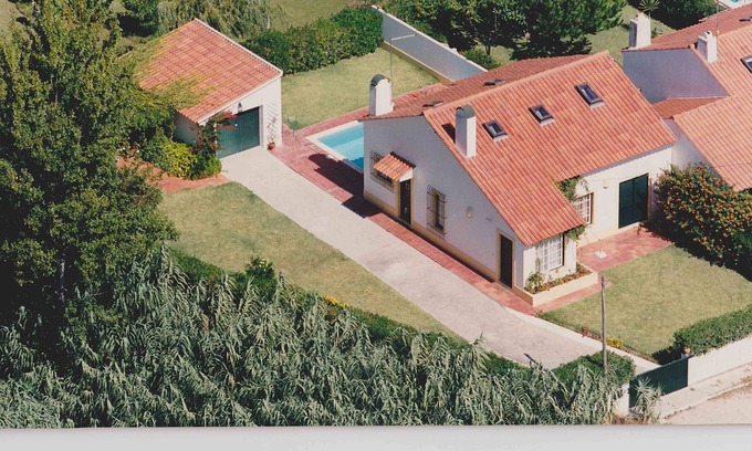 Colares Casa | Casa de Colares - Pool and Private Garden