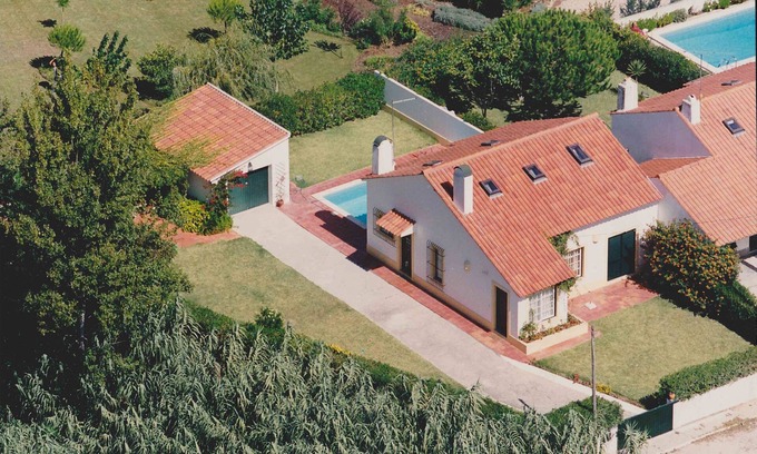Banzao Villa | Casa de Colares: Praia/Piscina/Surf Getaway Work&P
