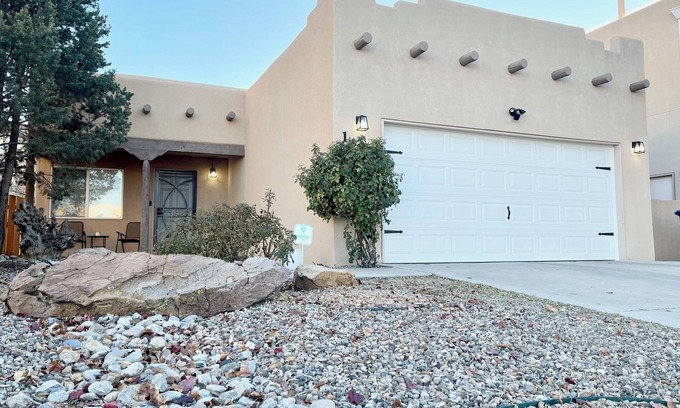 North Valley Casa | Casa de Cozy w/ Hot Air Balloon Views