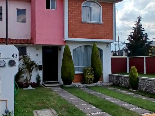 Toluca Casa | Casa de descanso en privada, jardín, alexa,asador y mascota