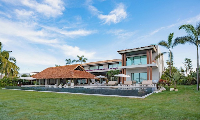 Punta de Mita Casa | Casa de Elementos a 9-bedroom Luxury Estate in the Prestigious Punta Mita.