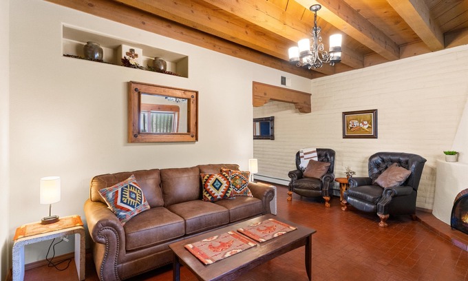Downtown Albuquerque Casa | Casa de Kokopelli - Get a sense of the "New Mexico True" feel!n