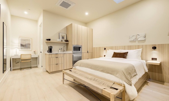 Santa Barbara Apartamento | Casa De La Vina Unit 8 - Boutique Suites