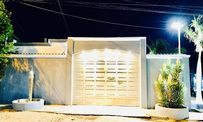 Los Arcos Casa | Casa de las palmas a poca distancia del malecón