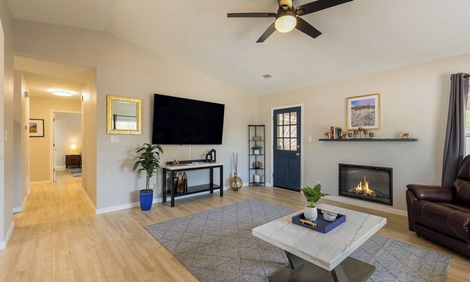 Albuquerque Casa | Casa De Los Globos/Luxury 2 Bedroom Home Steps From Balloon Fiesta Park