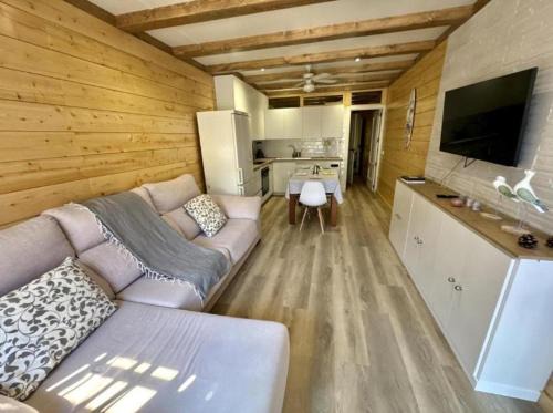 Urbanizacion Puerto de Estepona Apartamento | Casa de Madera 2