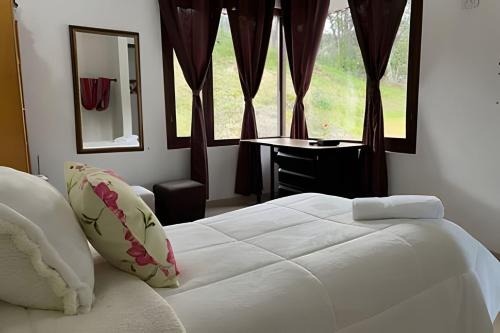 Subachoque Casa | Casa de montaña con vista, BBQ y wifi confiable