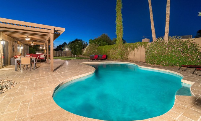 Raskin Estates Casa | Casa De Palms - ¡Los artistas se deleitan con piscina, spa, putting green, mesa de billar!