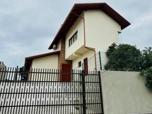 Gamboa Casa | Casa de Praia Completa 2min a pé da praia da Gamboa Garopaba