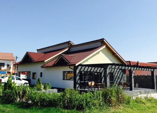 Baia de Fier Casa | Casa De Sub Piatra