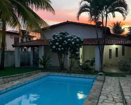 Ipitanga Casa | Casa de Veraneio com Piscina Perto da Praia