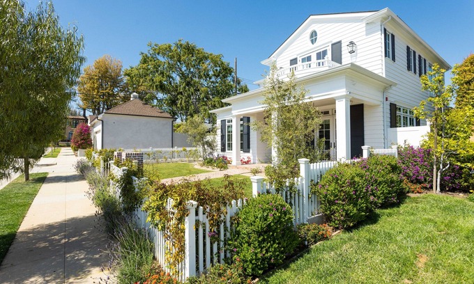 Northeast Casa | Casa dei Sogni-Brand New 5200 sq ft-3 level home
