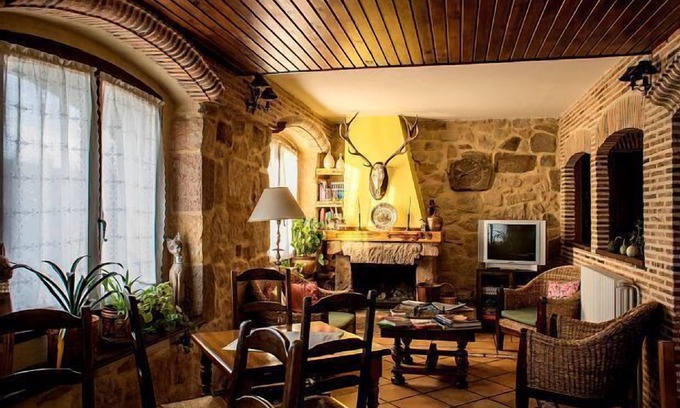 Hontoria del Pinar Cabaña | Casa rural del Médico para 10 personas 5 habitaciones con baño. Salón- chimenea