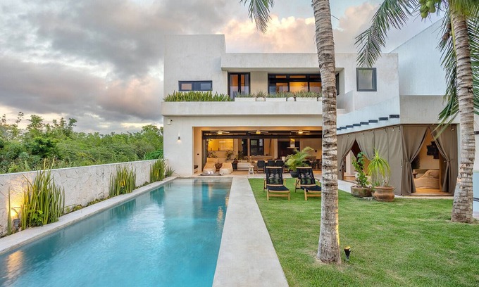 Puerto Aventuras Villa | Casa del Viento - 5-bedroom villa in enchanting Puerto Aventuras with AC, WiFi