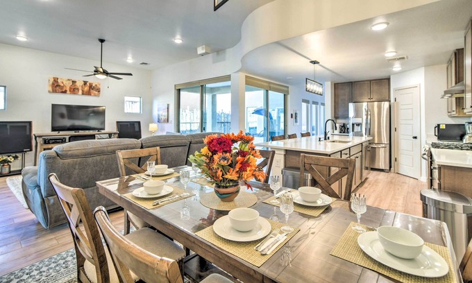 Santa Fe Casa | Casa Desert Rose' Home w/ Mtn-Views & Hot Tub