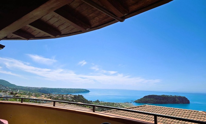 Praia a Mare Casa | Casa di Stefano in a quiet and exclusive location with sea views