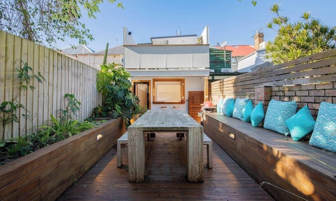 Cooks Hill Casa | Casa Dianna Timeless Terrace near CBD and Waterfront