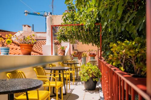 Misericordia Casa | Casa do Bairro by Shiadu