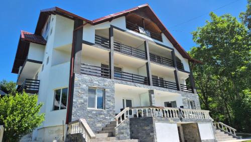 Oestii Paminteni Casa | Casa Dobrin