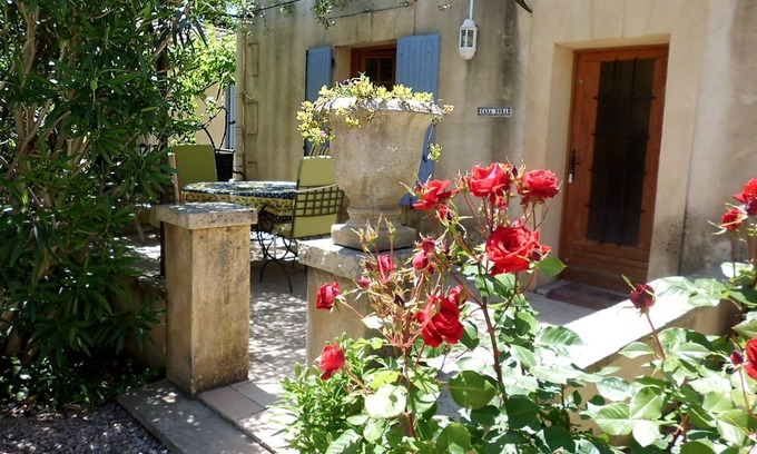 Rognonas Cabaña | "Casa Dora" - capacidad para 4 personas, 2 camas, 2 baños, apartamento en el corazón de la Provenza