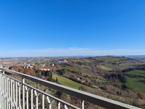 Montecarotto Apartamento | CASA DORIS Montecarotto, Le Marche - Top Lage, Glasfaser WIFI, neu renoviert