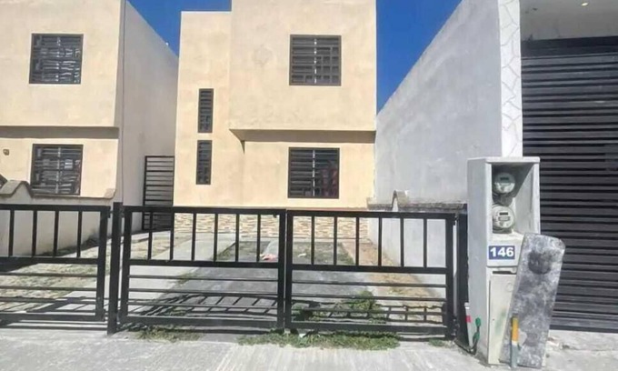 Apodaca Casa | Casa dos pisos