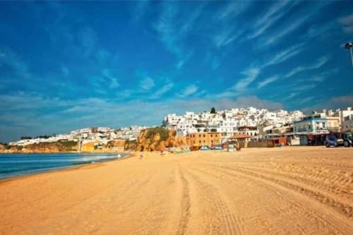 Albufeira Old Town Apartamento | Casa dos Sinos Beach Apartment 1 with Roof Terrace