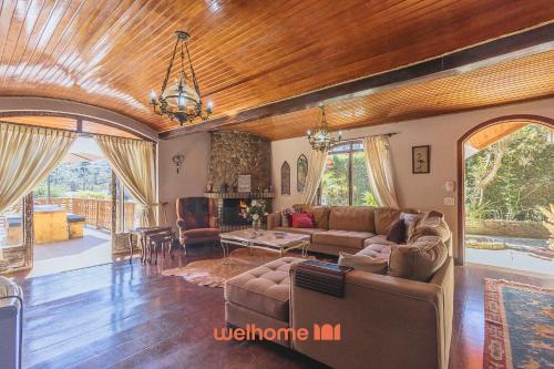 Vila Albertina Casa | Casa em Campos do Jordão com Varanda e Lareira