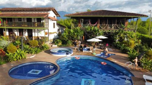 Armenia Casa | Casa en Armenia con Piscina muy cerca al Parque del Café
