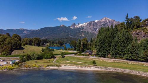 Llao Llao Chalet De Esquí | Casa en Llao Llao con vista al lago y campo de golf