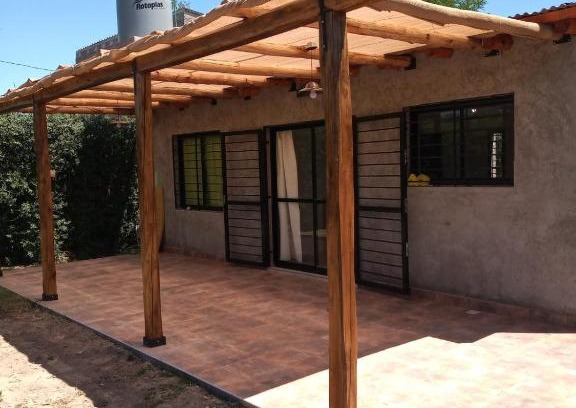 San Rafael Apartamento | Casa en Villa 25 de Mayo para 4 personas en zona de tranquilidad ,rodeada de naturaleza cerca de dique Los Reyunos