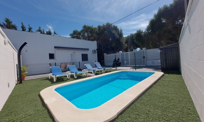 Zahora Casa | CASA EN ZAHORA, PISCINA Y APARCAMIENTO PRIVADO, A 5M DE LAS MEJORES PLAYAS