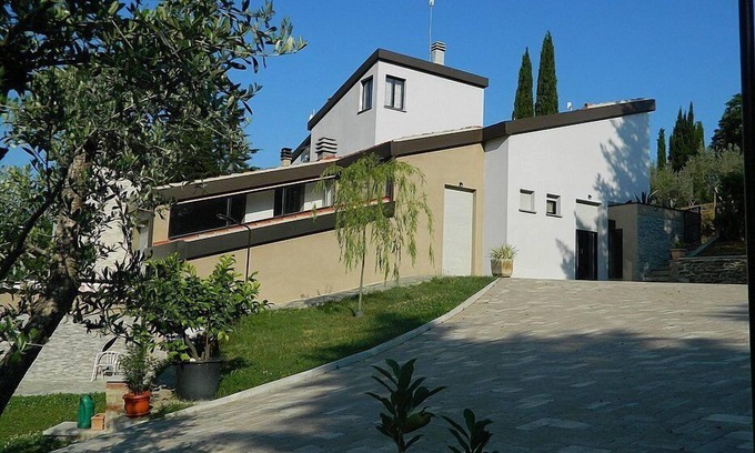 Pieve al Bagnoro Apartamento | Casa Ennio: A modern and graceful two-story apartment that is part of a villa situated in a quiet location, a few minutes from the town center, with Free WI-FI.