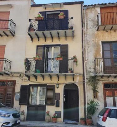 Ciminna Casa | casa Ennio by Villa Paola Ciminna