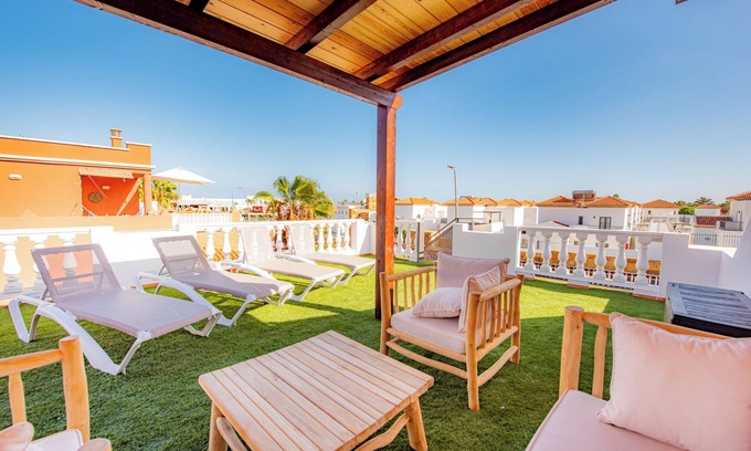 Caleta de Fuste Apartamento | Casa Mimosa - Amazing Roof Terrace, within 5 minutes of all local amenities
