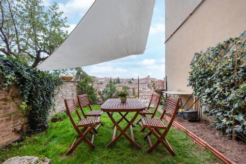Old Town Apartamento | Casa Etrusca - Con Giardino e Vista - ItalyWeGo